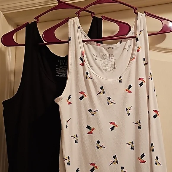 🎉HOST PICK 🎉 TANK TOPS - Picture 7 of 8